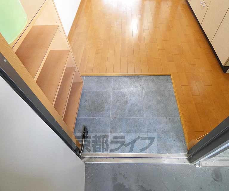 【京都市伏見区醍醐御霊ケ下町のマンションの玄関】