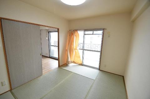 居室・リビング　室内