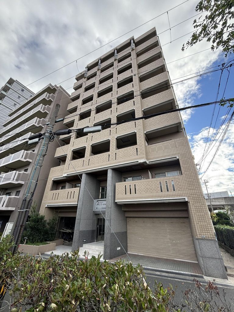 建物外観　鉄筋コンクリート造の９階建てマンションです。