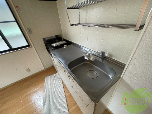 キッチン　キッチンはこちらです。流しが広くて使いやすそう。