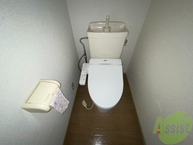 トイレ　清潔感のあるトイレで安心して使用できます。