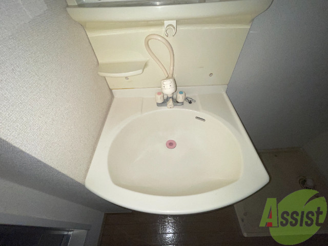 洗面設備　洗面台です。朝の支度はここでばっちりです。