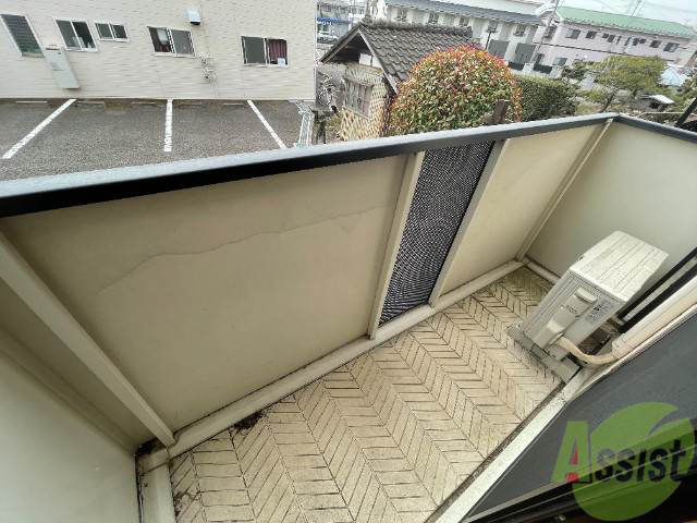 バルコニー　広いバルコニーで洗濯物がはかどりそうですね。