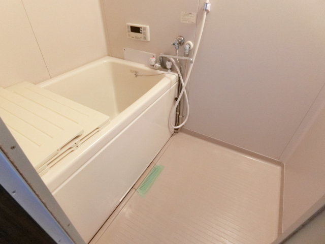 バス・シャワールーム　追い焚き機能付き。