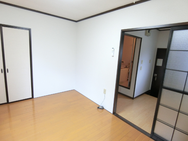 居室・リビング　窓から明かりが入ります。