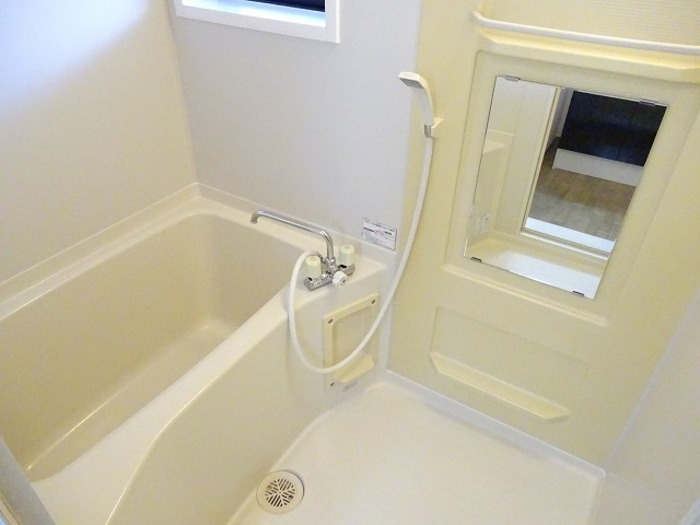 バス・シャワールーム　給湯式浴室