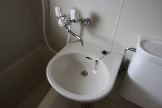 洗面設備　※別号室の写真となります。