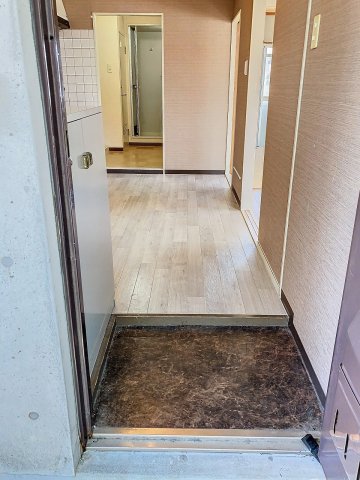 玄関　2024年7月撮影※現況を優先致します。