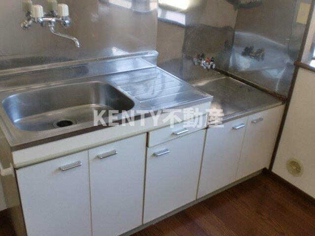 キッチン　コンパクトなキッチンで掃除もラクラク