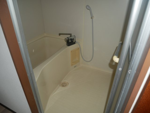 バス・シャワールーム　別部屋の内装写真となります。現況有姿となります。