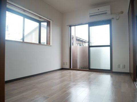 居室・リビング　別部屋の内装写真となります。現況有姿となります。