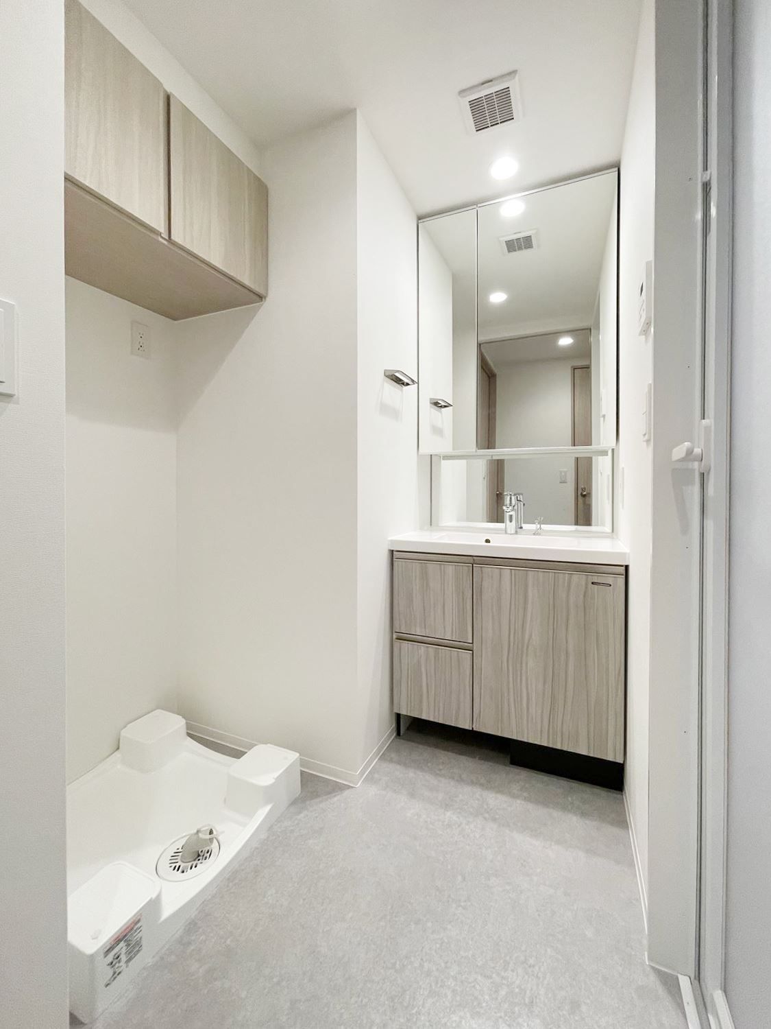 洗面設備　明るい洗面所です※別号室の写真です