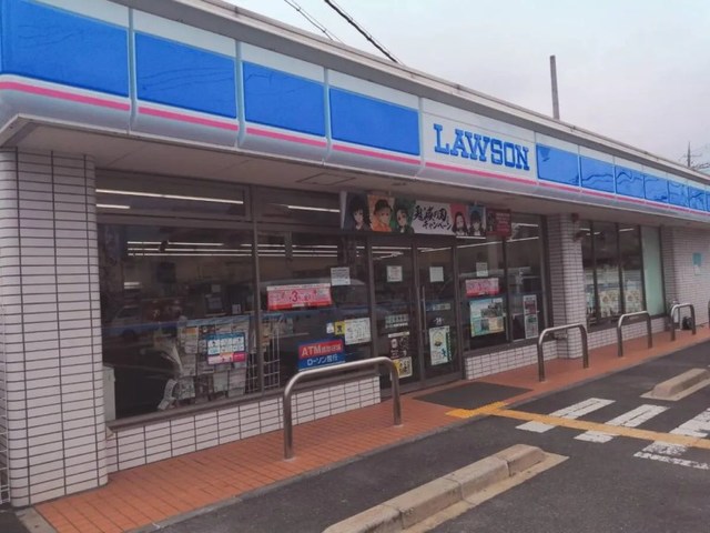 コンビニ　ローソン美原町真福寺店（コンビニ）まで854m