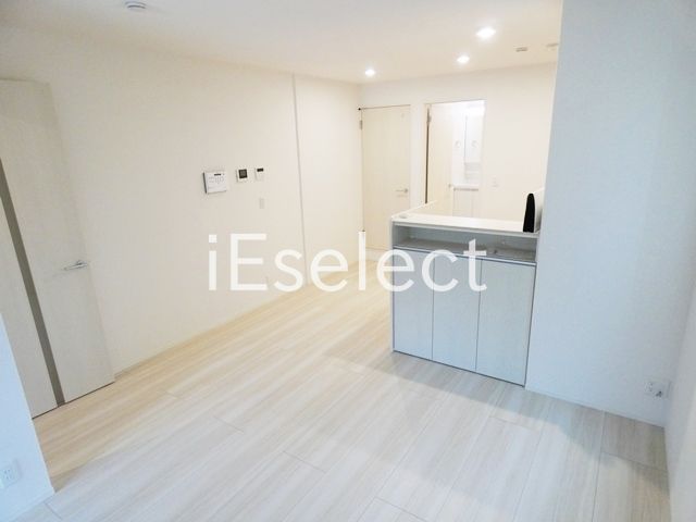 その他部屋・スペース　バルコニー側から見たリビングスペース