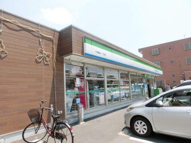 コンビニ　ファミリーマート（コンビニ）まで485m