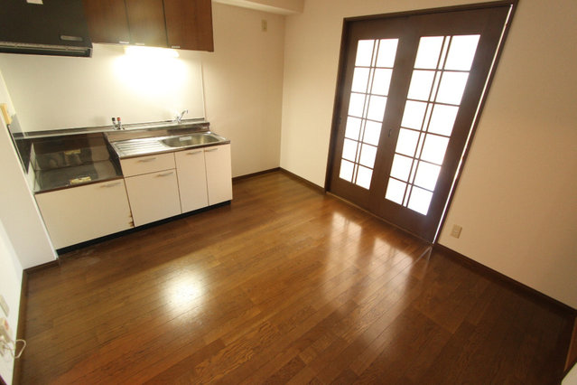 居室・リビング　こちらの居間で趣味の時間をお楽しみください