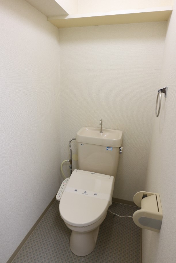 トイレ　温水洗浄便座