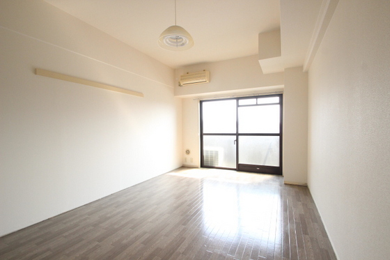 居室・リビング　※別号室の写真です