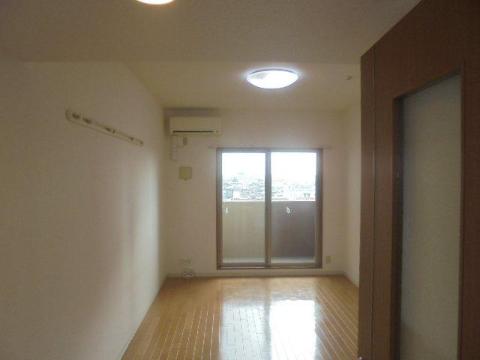 居室・リビング　室内