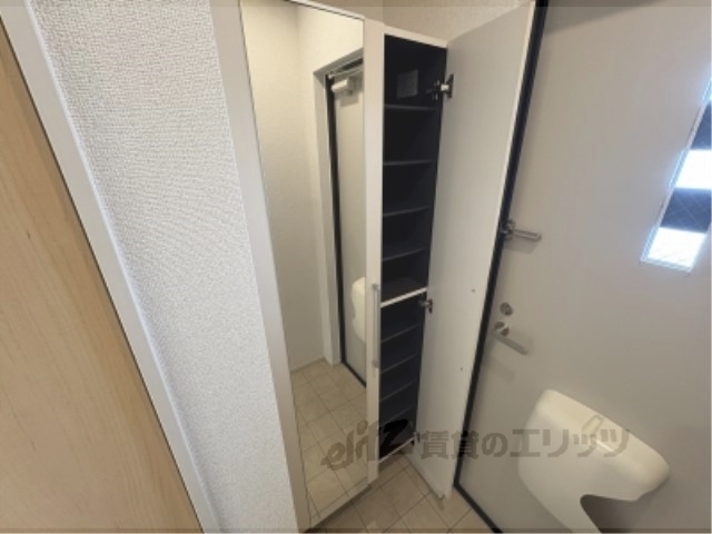 収納　鏡付きです