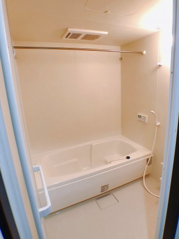 バス・シャワールーム　足をゆっくり伸ばせる1坪バス