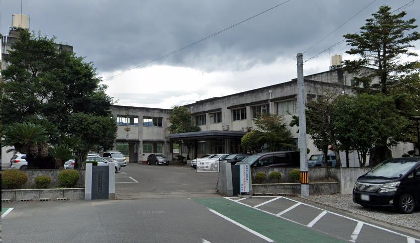 中学校　国府中学校（中学校）まで2700m