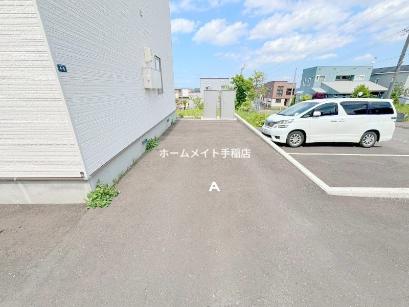 駐車場　駐車スペースでございます！