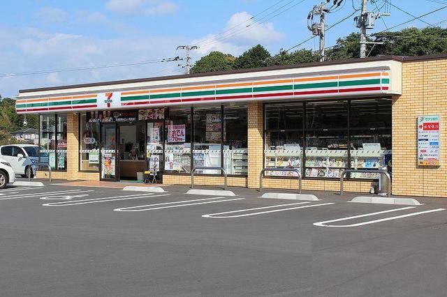 コンビニ　セブンイレブン（コンビニ）まで700m