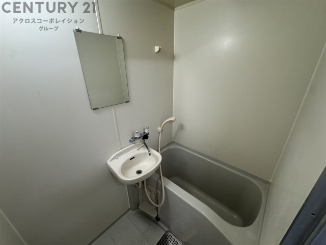 バス・シャワールーム　シンプルで機能的なユニットバスです