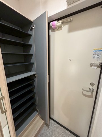 玄関　収納豊富なシューズボックスです♪