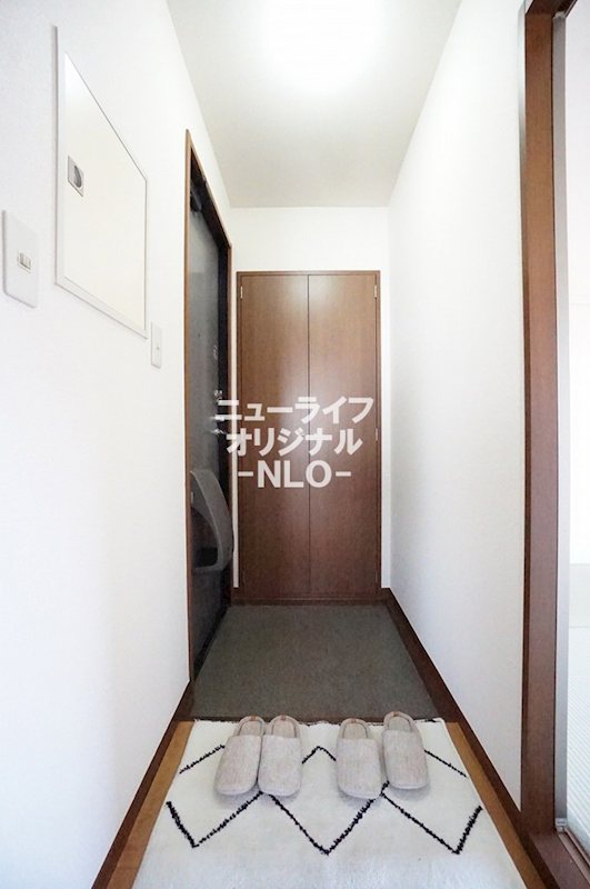 玄関　大型の玄関収納付。玄関まわりをすっきりと収納出来ます♪