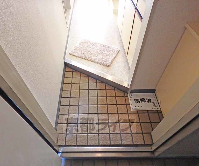 玄関　段差が低くて上がりやすい玄関です。