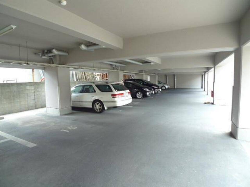 駐車場　駐車場