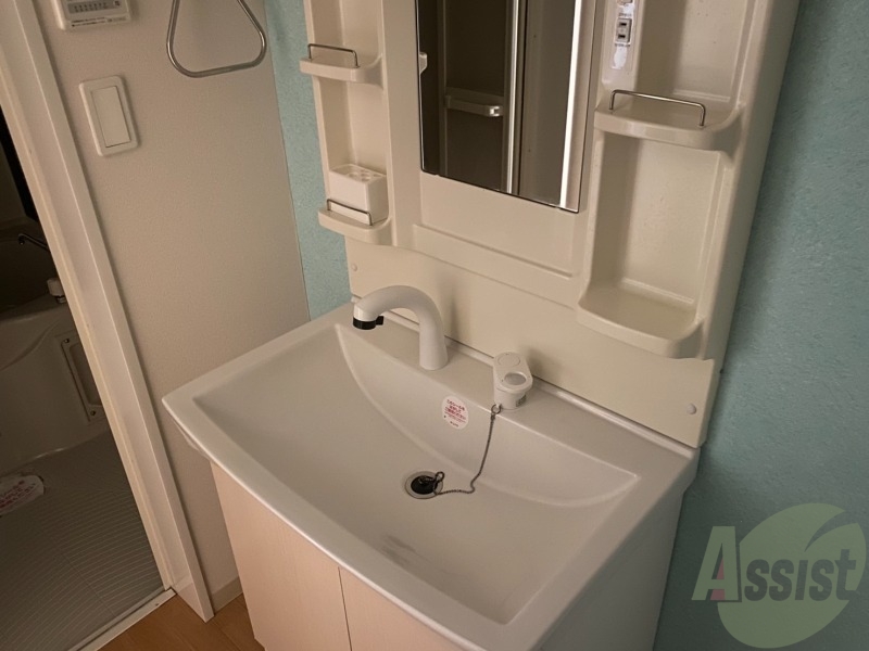 洗面設備　忙しい朝の味方、独立洗面台があるのは嬉しいですね。