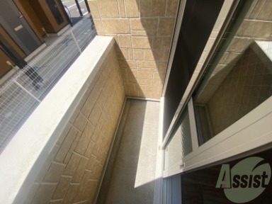 バルコニー　少し小さくても洗濯物はちゃんと外に干せますよ。