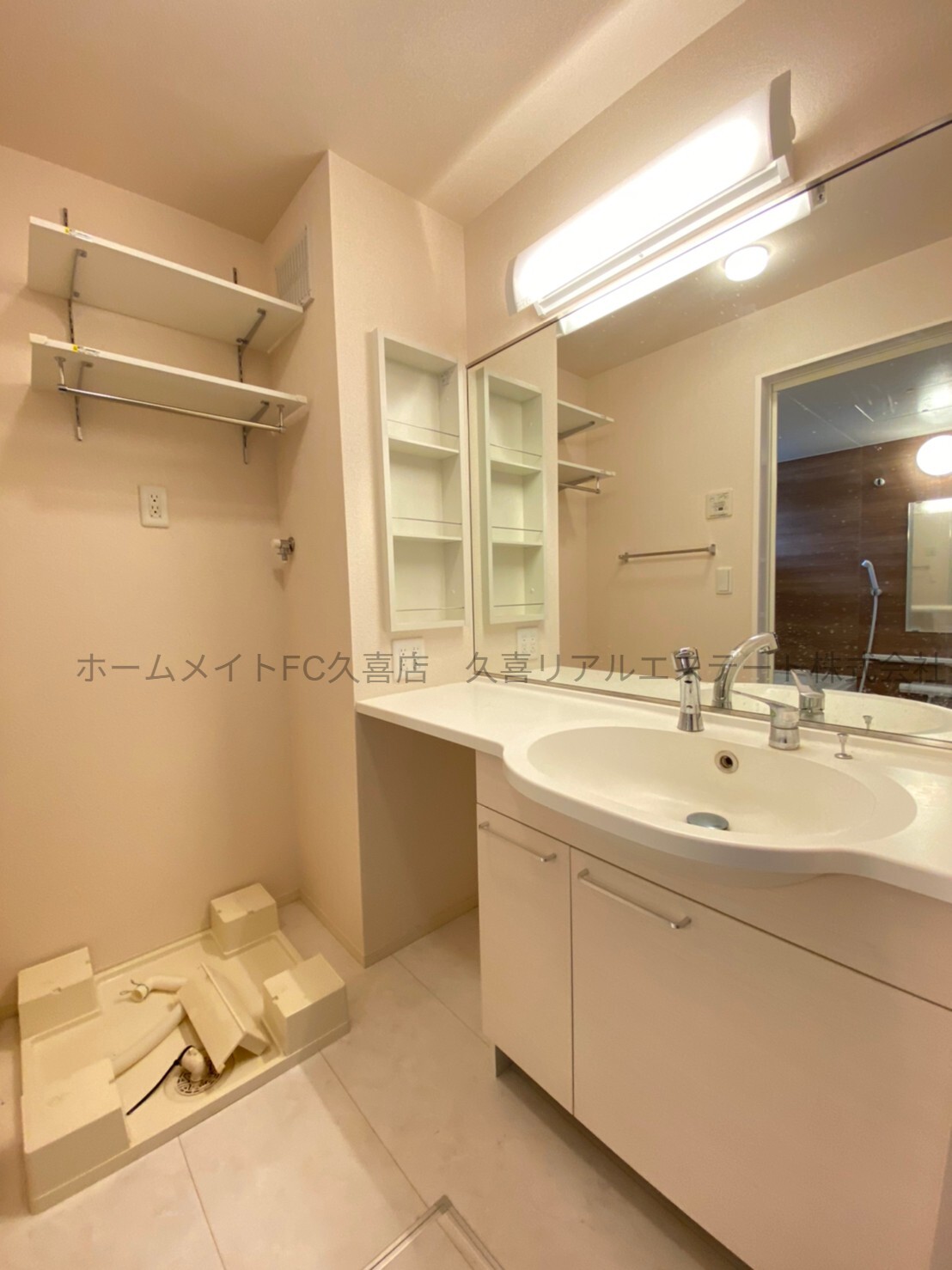 洗面設備　同建物別号室　収納がいっぱい！ホテルのよう！