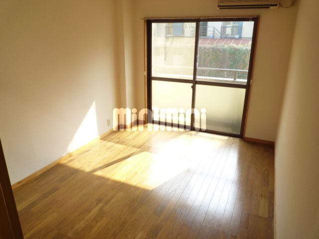 居室・リビング　日当たりのよい明るいお部屋