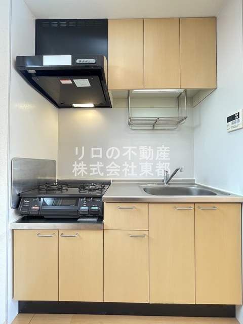 キッチン　上下収納豊富・調理スペースあり！使い勝手の良いキッチンです♪