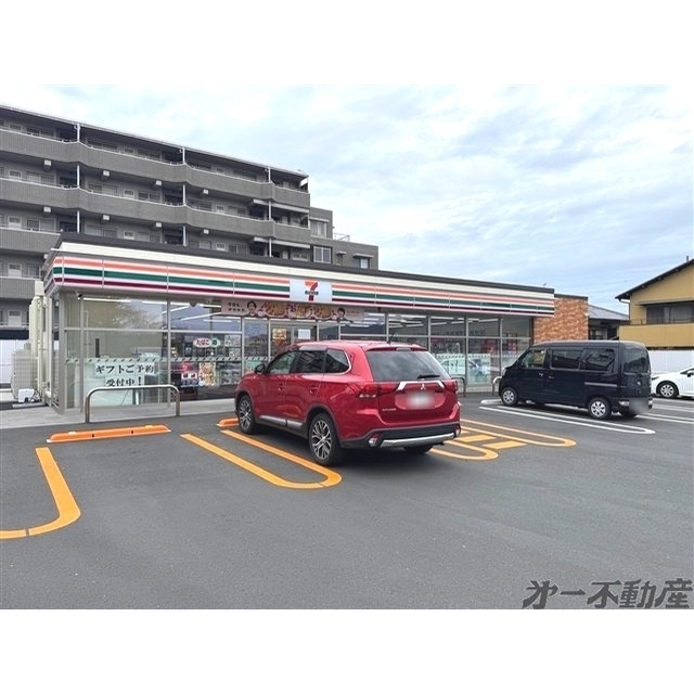 コンビニ　セブンイレブン清水草薙店（コンビニ）まで550m