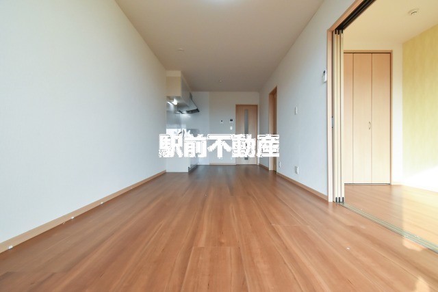 パインハイツVIIの居間写真
