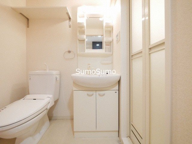 洗面設備　スペースが確保できる洗面所です