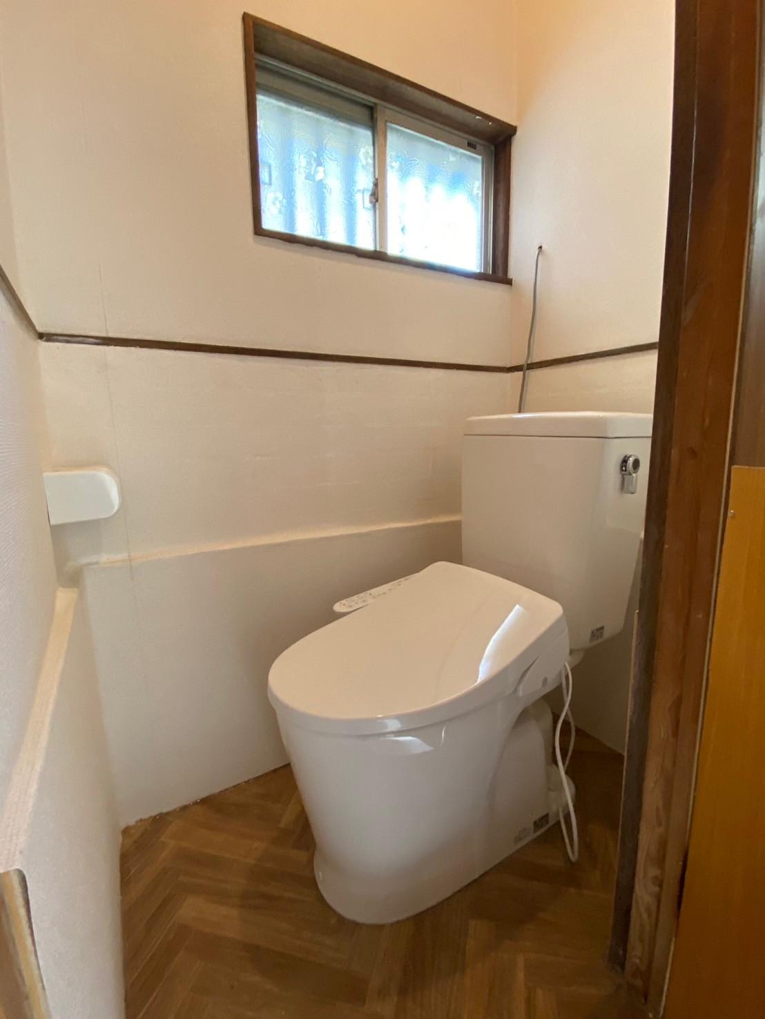 トイレ　温水洗浄便座付き洋式トイレ