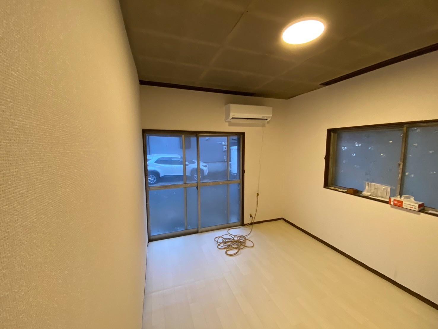 居室・リビング　日当たり良好に加えて、新品のエアコン完備