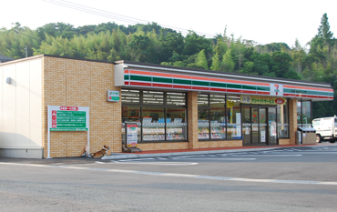 コンビニ　セブンイレブン（コンビニ）まで600m