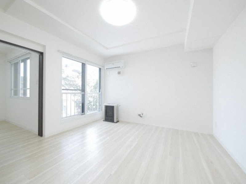 居室・リビング　退去予定につき同タイプ別号室の画像です。