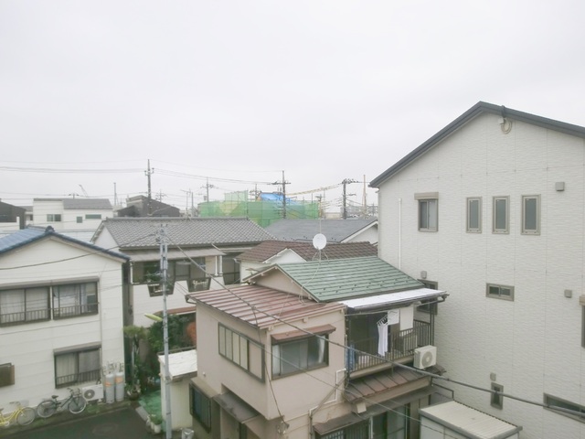 眺望　バルコニーからは閑静な住宅街が広がります。