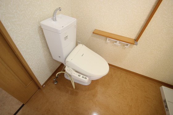 トイレ　※別号室の写真です