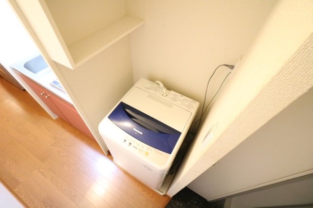 居室・リビング　１Ｆはフローリング仕様・２Ｆは絨毯仕様になります。