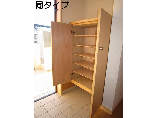 玄関　※同型タイプです。