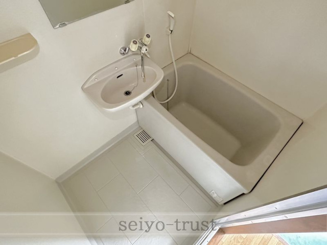 バス・シャワールーム　別号室の写真です。